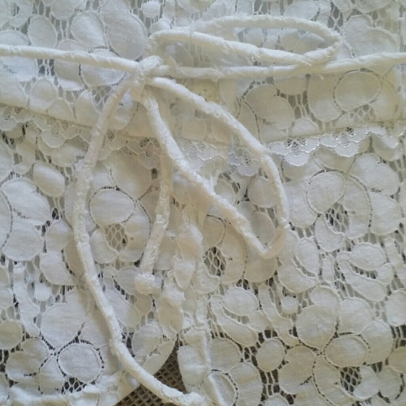 EUC Sleeveless Top Lace Top - Picture 2 of 5